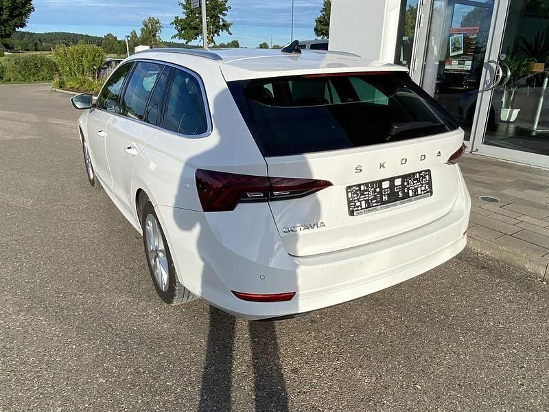 Gebraucht Skoda Octavia Style 116 PS (85 kW) 2023 Weiß Kombi