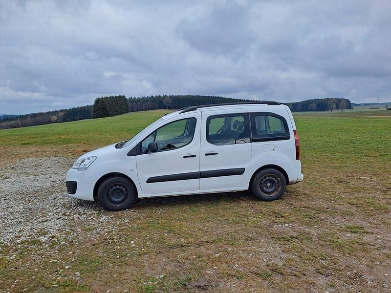 Gebraucht Peugeot Partner Tepee Active 120 PS (88 kW) 2018 Weiß Van / Kleinbus