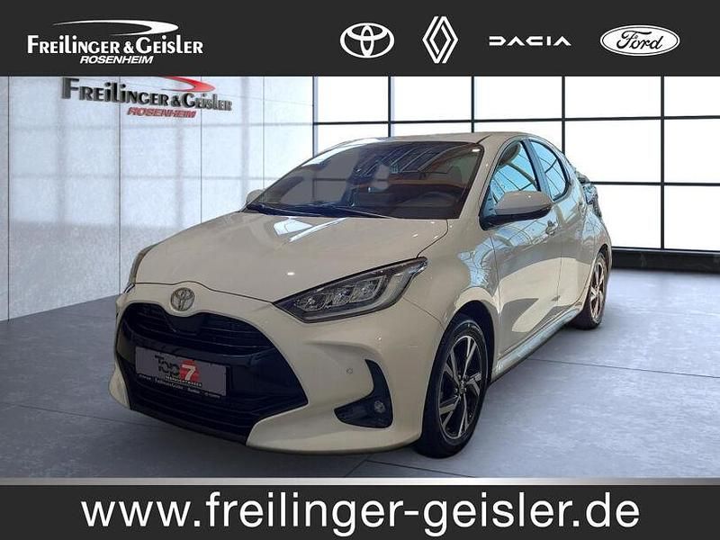 Schneeweiss Neu 2024 Toyota Yaris Hybrid Team Limousine | 24.490 € - Bild 1/4