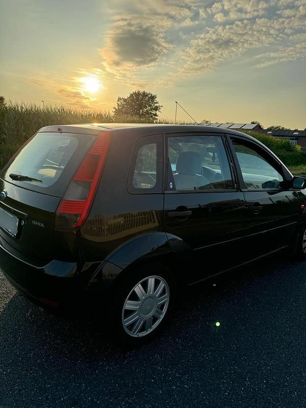 Gebraucht Ford Fiesta 69 PS (50 kW) 2002 Schwarz Kleinwagen