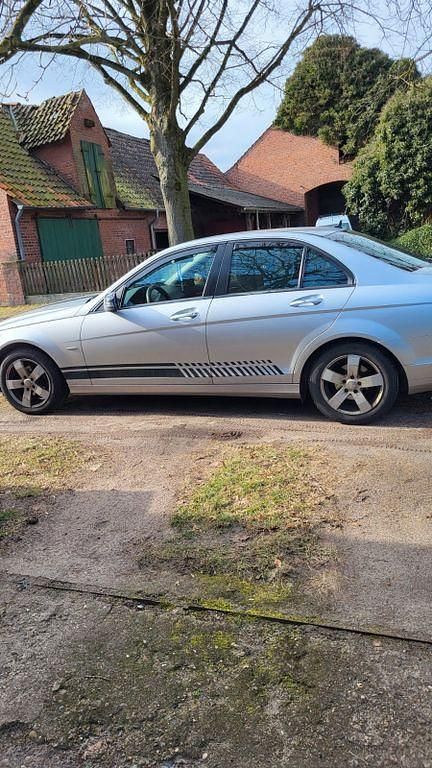 Gebraucht Mercedes C180 156 PS (114 kW) 2009 Silber Limousine