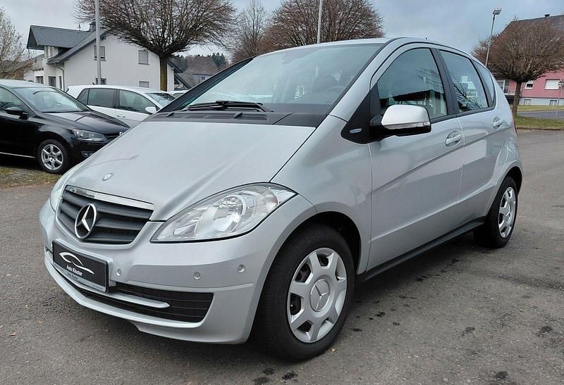 Gebraucht Mercedes A160 95 PS (69 kW) 2011 Silber Kleinwagen