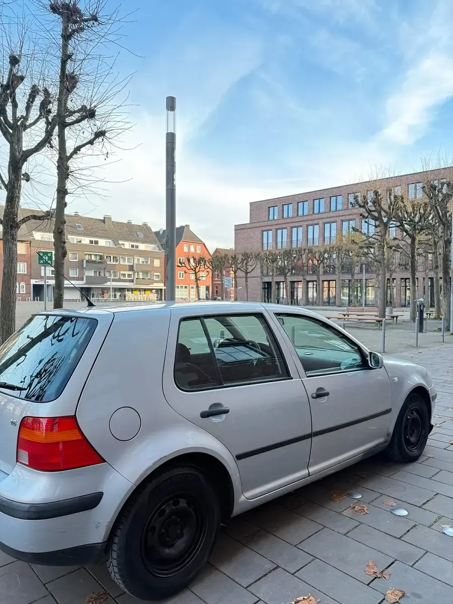 Gebraucht VW Golf 102 PS (75 kW) 1998 Silber Coupé