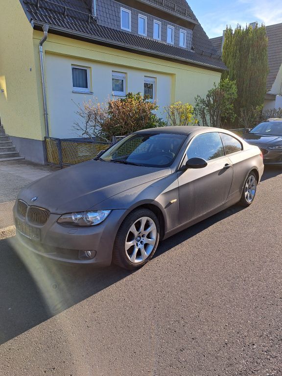 Blau Gebraucht 2008 BMW 330 Coupé | 9.990 € (Superpreis) - Bild 1/4