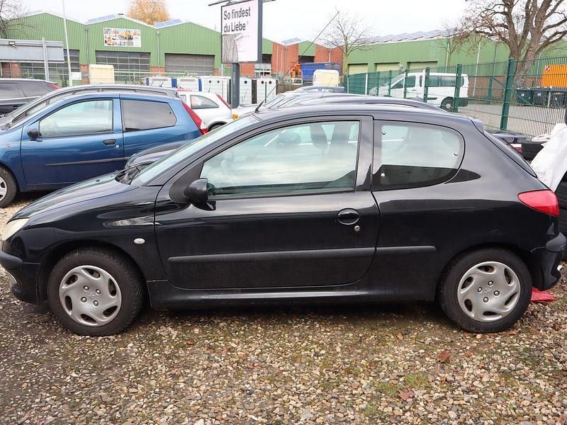 Gebraucht Peugeot 206 60 PS (44 kW) 2002 Schwarz Limousine