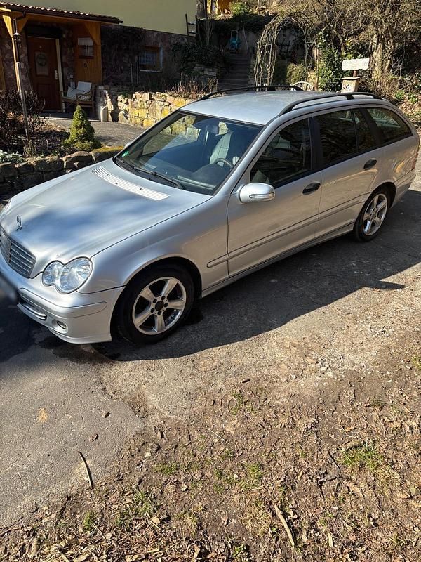 Second-hand Mercedes 220 2006 Andere farben Berlinǎ