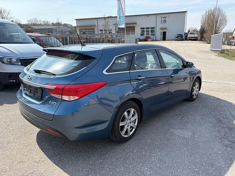 Gebraucht Hyundai i40 Style 116 PS (85 kW) 2014 Blau Kombi