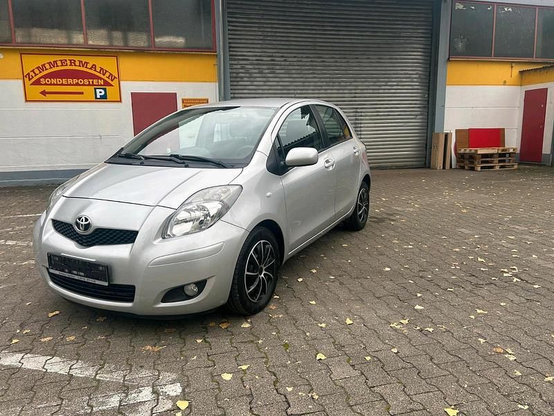 Silber Gebraucht 2010 Toyota Yaris Kleinwagen | 4.750 € (Etwas zu teuer) - Bild 1/4