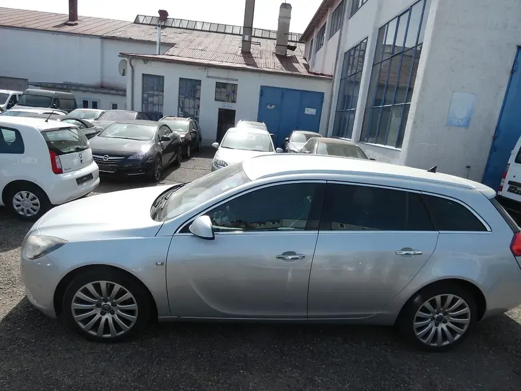 Gebraucht Opel Insignia Innovation 260 PS (191 kW) 2011 Silber Kombi