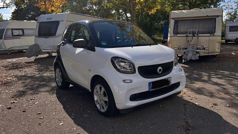 Weiß Gebraucht 2016 Smart ForTwo Coupé Passion Coupé | 6.499 € (Guter Preis) - Bild 1/4