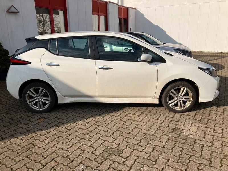 Gebraucht Nissan Leaf Acenta 160 kW (218 PS) 2022 Weiss Kleinwagen