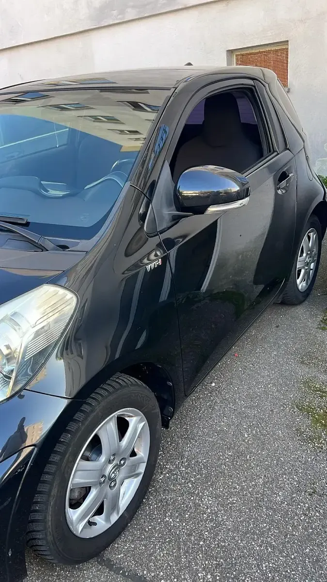 Gebraucht Toyota iQ 68 PS (50 kW) 2009 Schwarz Kleinwagen