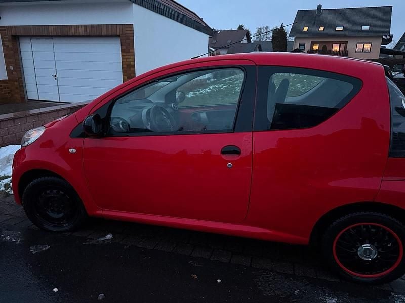 Rot Gebraucht 2009 Citroën C1 Kleinwagen | 550 € - Bild 1/4