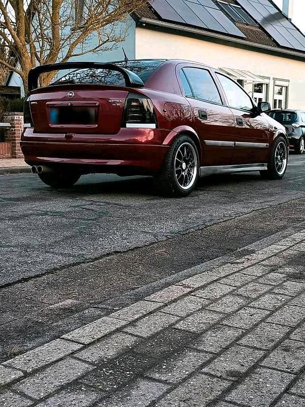 Second-hand Opel Astra 101 CP (74 kW) 2000 Roșu Hatchback