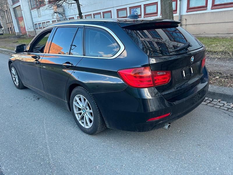Gebraucht BMW 316 116 PS (85 kW) 2013 Schwarz Kombi