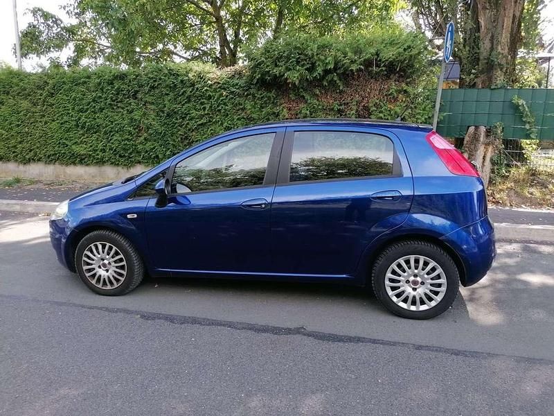 Dunkelnlaumet Gebraucht 2009 Fiat Grande Punto Dynamic Kleinwagen | 3.850 € (Fairer Preis) - Bild 1/4