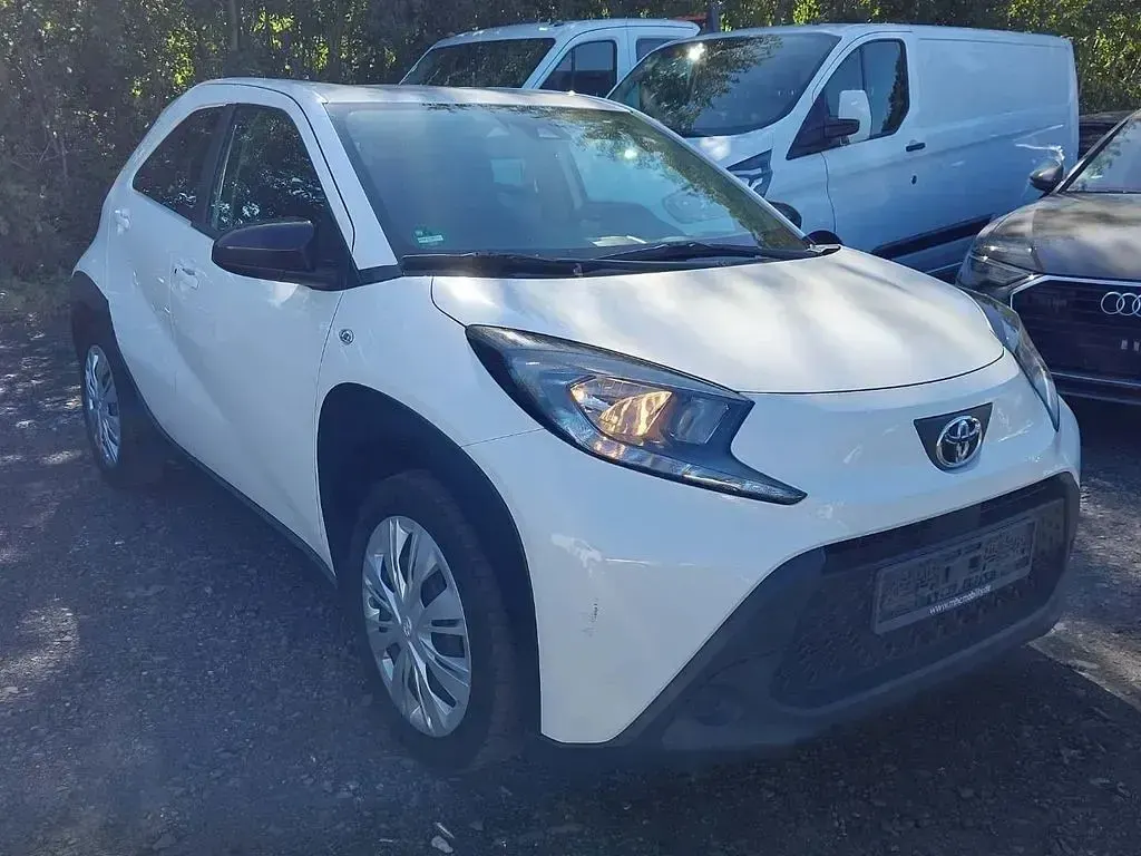 Gebraucht Toyota Aygo X X-play 72 PS (52 kW) 2023 Weiß SUV