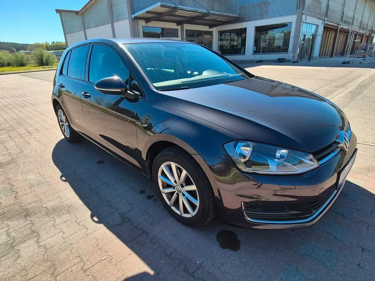 Gebraucht VW Golf VII LOUNGE 110 PS (80 kW) 2015 Braun Limousine