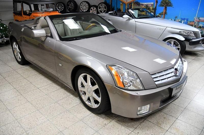 Grau Gebraucht 2007 Cadillac XLR Cabrio | 29.000 € - Bild 1/4