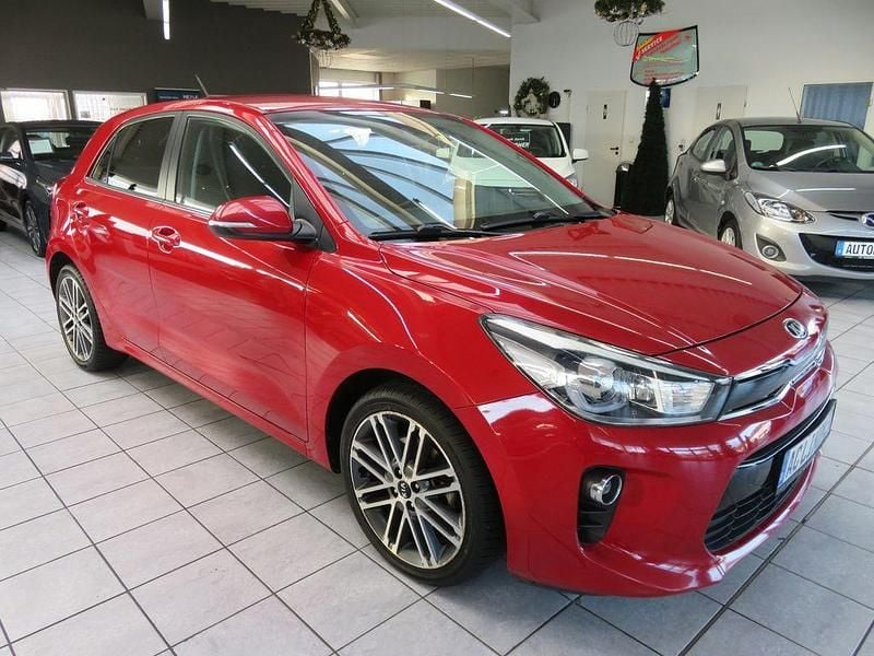 Gebraucht Kia Rio Spirit 92 PS (67 kW) 2017 Rot Limousine