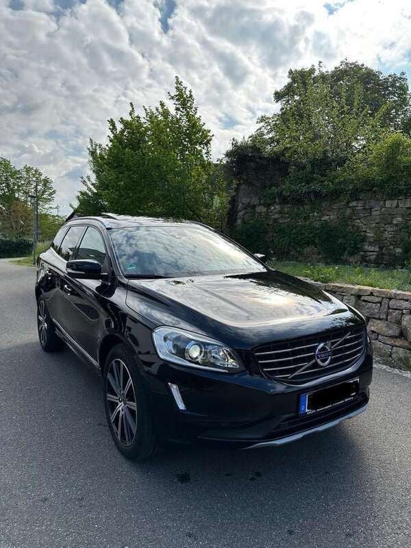 Schwarz Gebraucht 2017 Volvo XC60 Summum SUV | 19.900 € - Bild 1/4