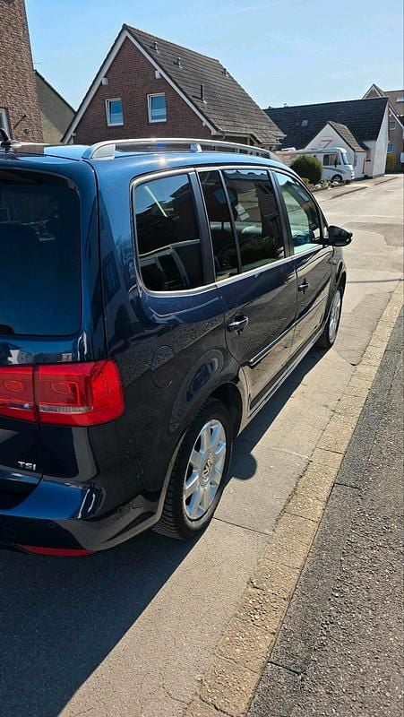 Gebraucht VW Touran Life 140 PS (102 kW) 2013 Blau Van / Kleinbus