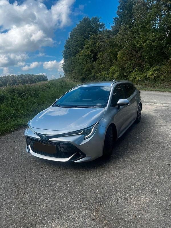 Silber Gebraucht 2022 Toyota Corolla Team Kombi | 22.500 € (Guter Preis) - Bild 1/4