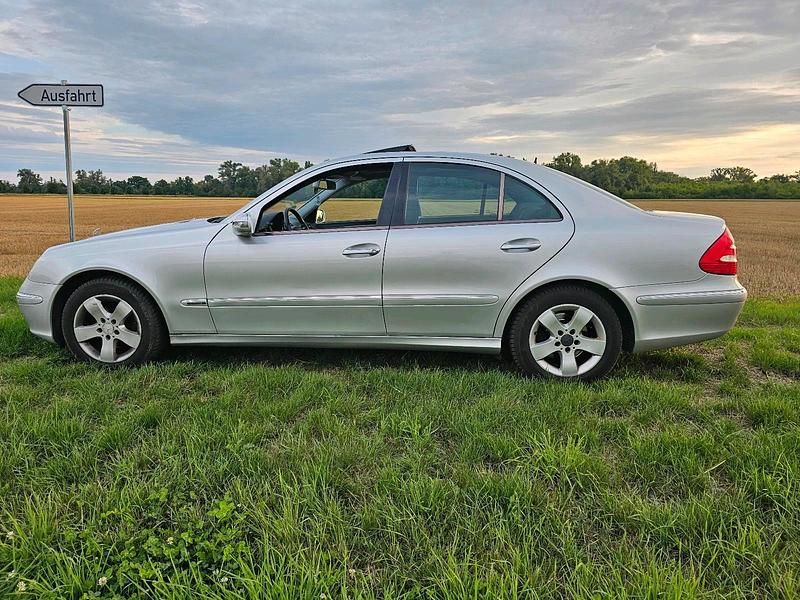 Gebraucht Mercedes E320 204 PS (150 kW) 2004 Silber Limousine