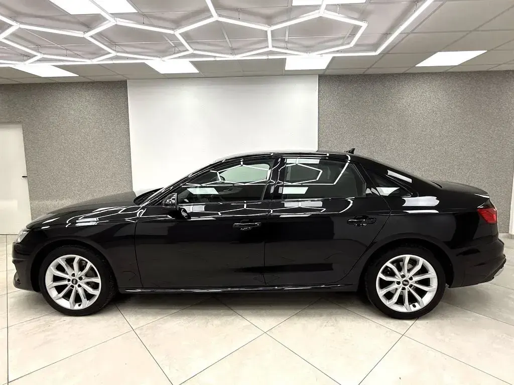 Gebraucht Audi A4 Advanced 204 PS (150 kW) 2023 Mythosschwarz metallic (metallic) Limousine