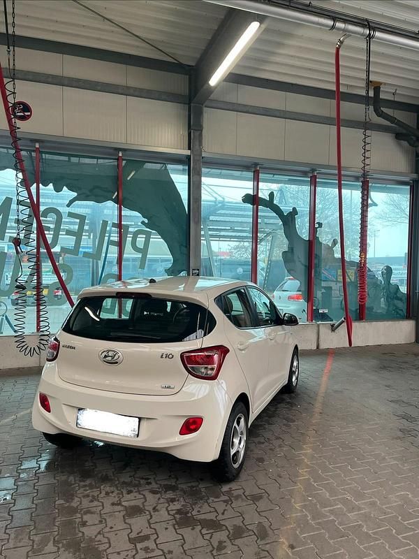 Gebraucht Hyundai i10 87 PS (63 kW) 2014 Beige Kleinwagen