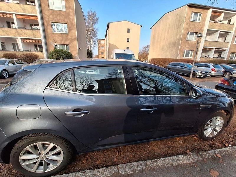 Gebraucht Renault Mégane IV Play 132 PS (97 kW) 2017 Grau Limousine