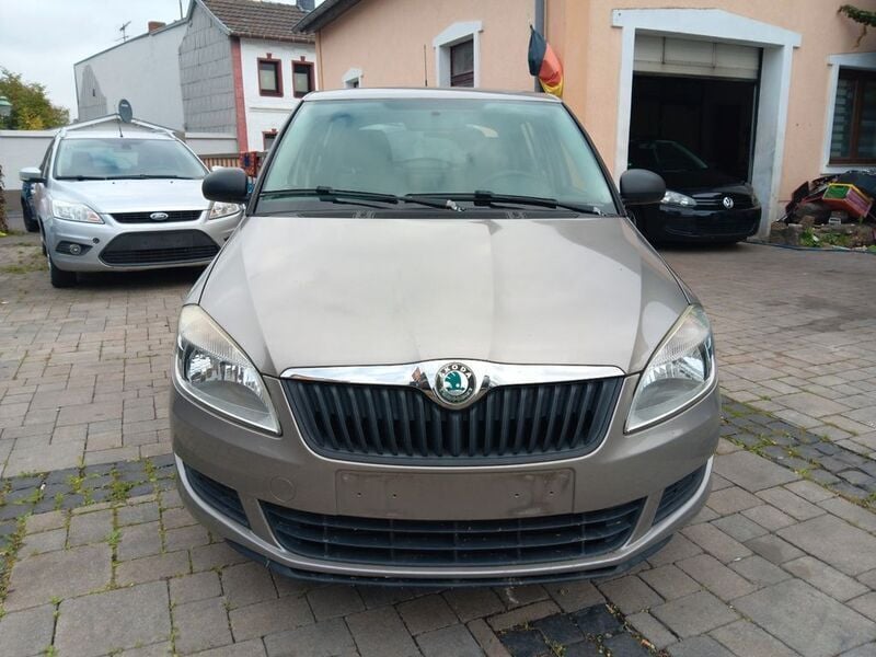 Braun Gebraucht 2010 Skoda Fabia Ambiente Limousine | 1.799 € (Guter Preis) - Bild 1/4