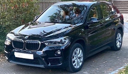 Schwarz Gebraucht 2019 BMW X1 Advantage SUV | 15.500 € (Superpreis) - Bild 1/4