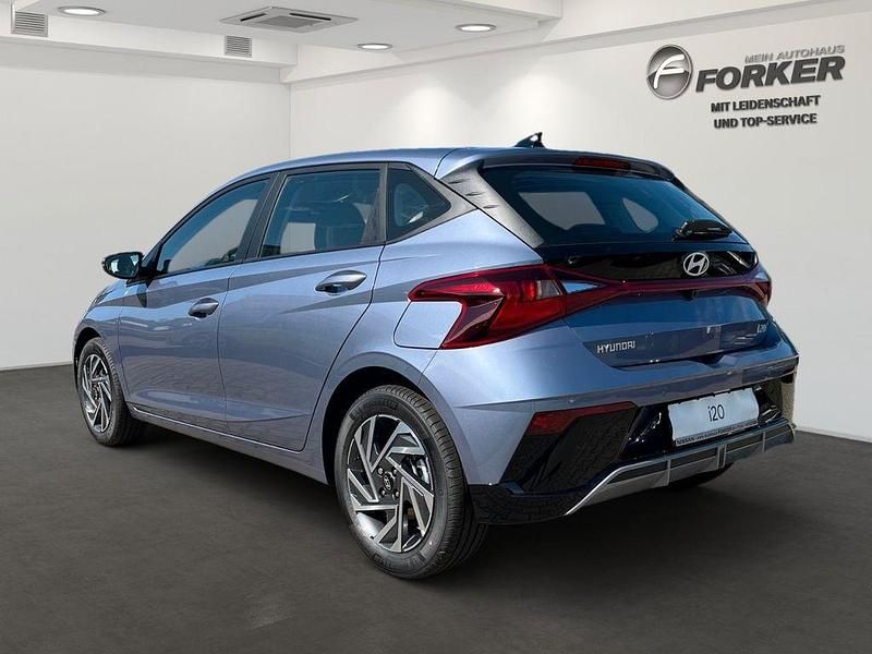 Gebraucht Hyundai i20 Trend 101 PS (74 kW) 2025 Blau Limousine