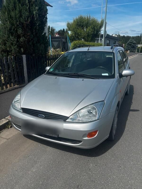 Silber Gebraucht 2000 Ford Focus Kombi | 400 € (Superpreis) - Bild 1/4