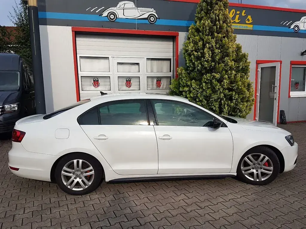 Gebraucht VW Jetta Highline 150 PS (110 kW) 2013 Weiß Limousine