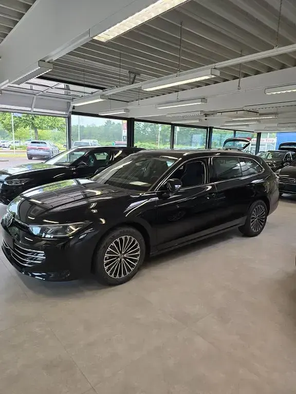 Gebraucht VW Passat Elegance 150 PS (110 kW) 2025 Schwarz Kombi