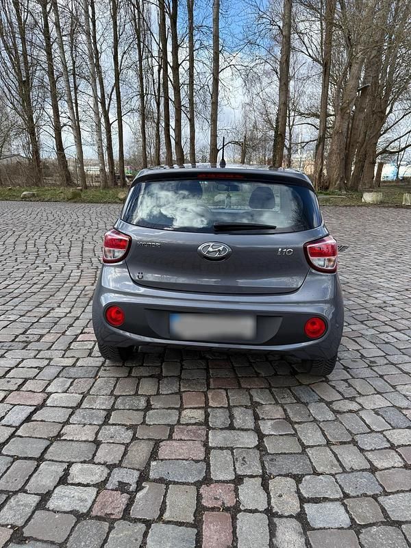 Gebraucht Hyundai i10 67 PS (49 kW) 2017 Grau Kleinwagen
