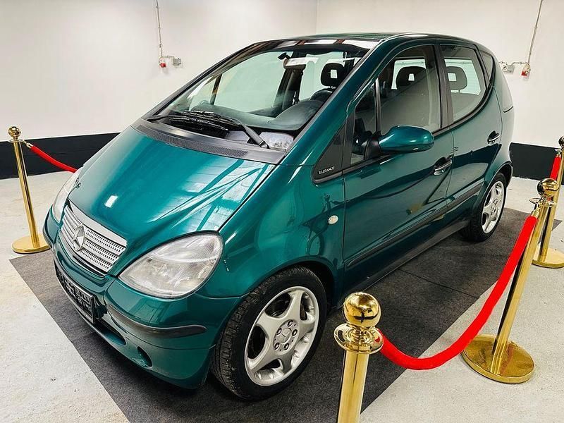 Grün Gebraucht 2000 Mercedes A190 Elegance Limousine | 2.500 € (Fairer Preis) - Bild 1/4