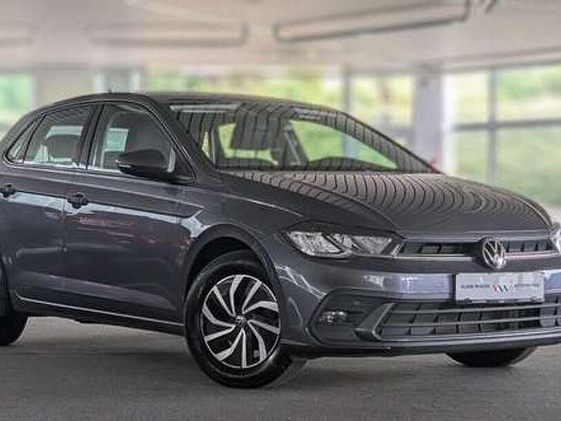 Gebraucht VW Polo Life 95 PS (69 kW) 2023 Smoky gray metallic Kleinwagen