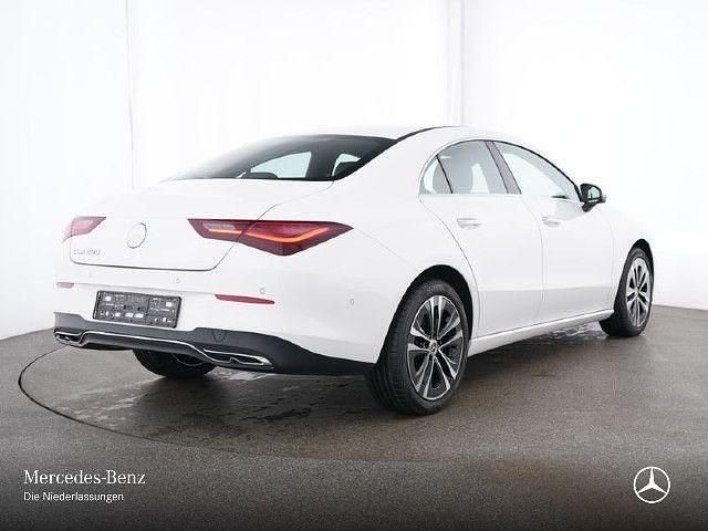 Weiß Gebraucht 2024 Mercedes CLA200 Limousine | 31.490 € (Guter Preis) - Bild 1/4