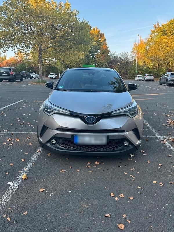 Grau Gebraucht 2016 Toyota C-HR Style SUV | 16.900 € (Fairer Preis) - Bild 1/4