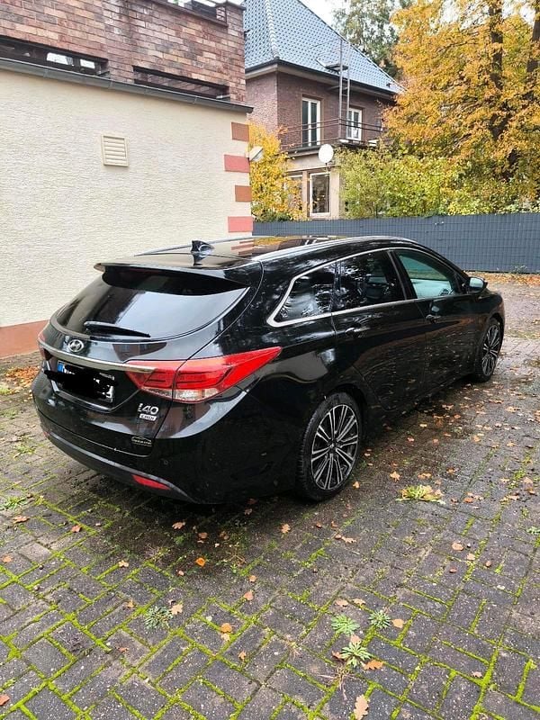 Schwarz Gebraucht 2015 Hyundai i40 Trend Kombi | 9.700 € (Superpreis) - Bild 1/4