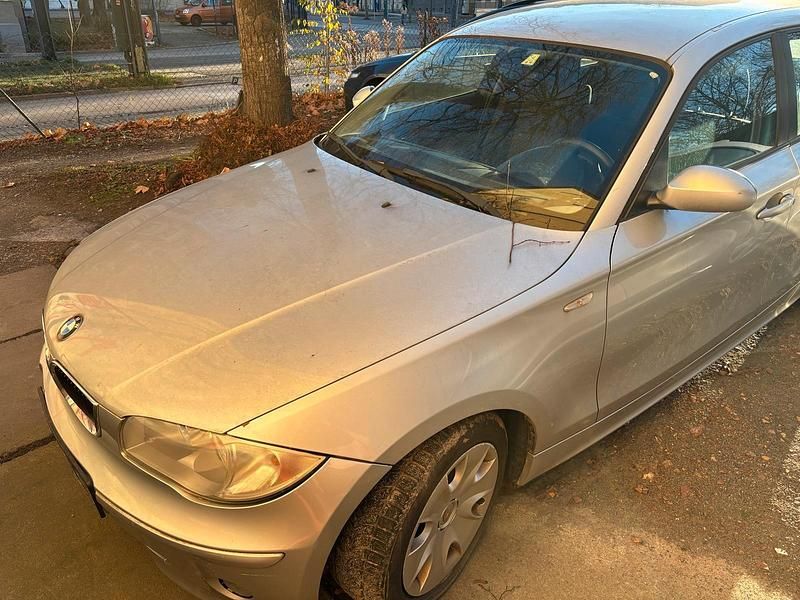 Gebraucht 2005 BMW 118 Kleinwagen | 2.500 € (Guter Preis) - Bild 1/4