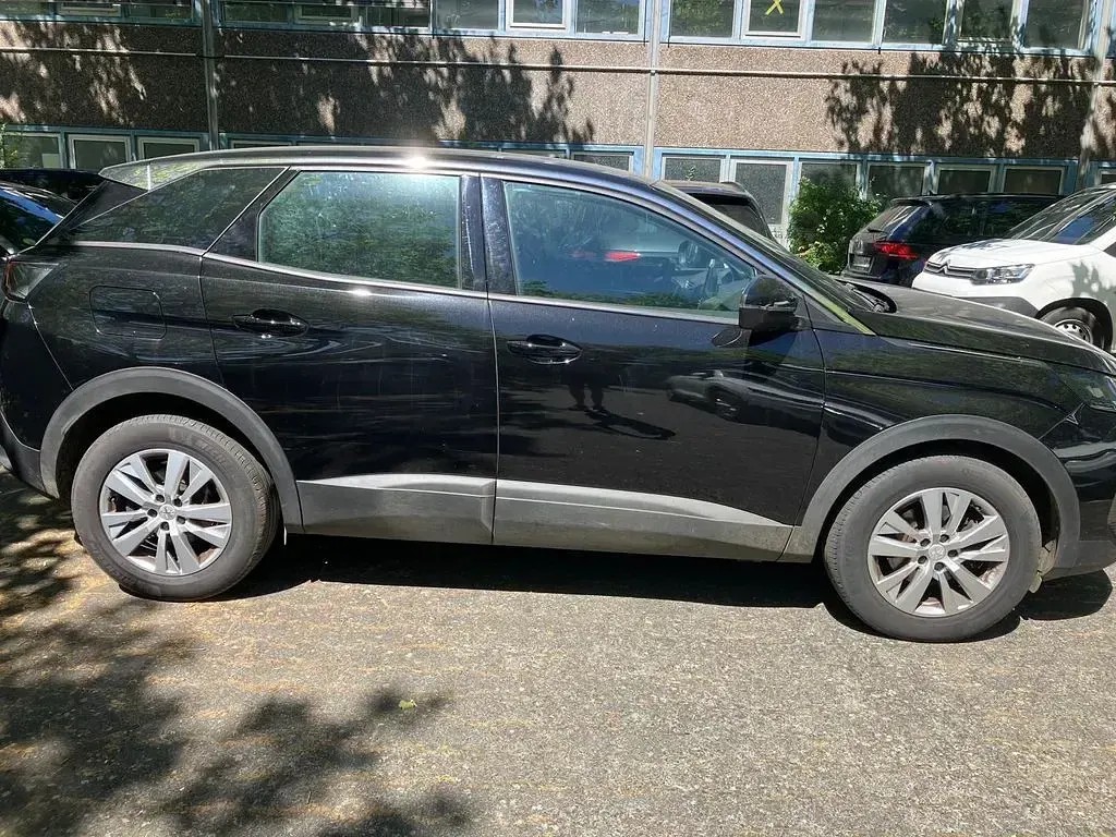 Gebraucht Peugeot 3008 Active 131 PS (96 kW) 2022 Schwarz SUV