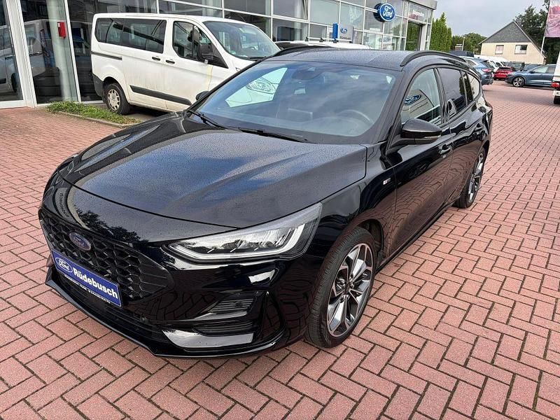 Schwarz Gebraucht 2022 Ford Focus ST-Line Limousine | 18.490 € (Fairer Preis) - Bild 1/4