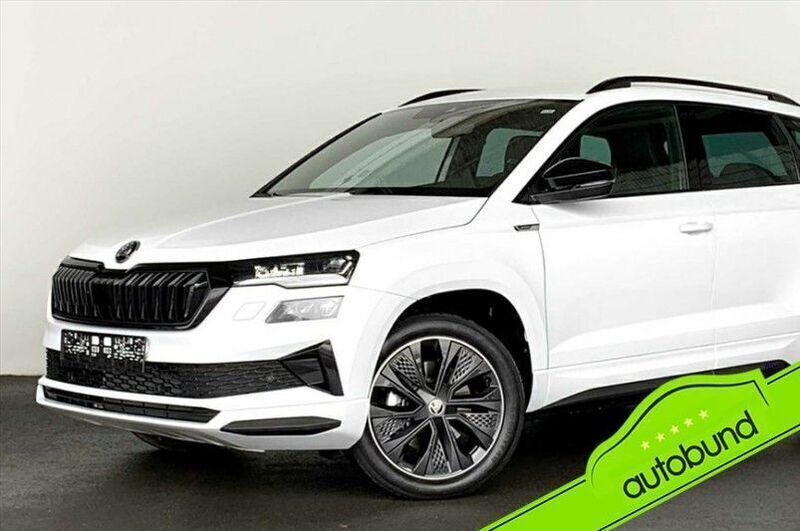 Weiss / moonwhite / metallic Gebraucht 2023 Skoda Karoq SportLine SUV | 37.450 € (Teuer) - Bild 1/4