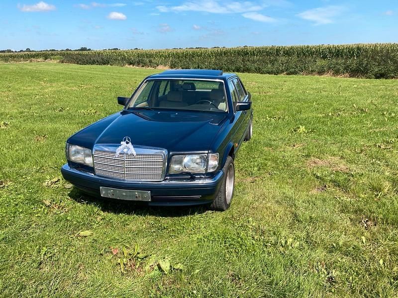 Blau Gebraucht 1990 Mercedes 560 Limousine | 11.200 € - Bild 1/4