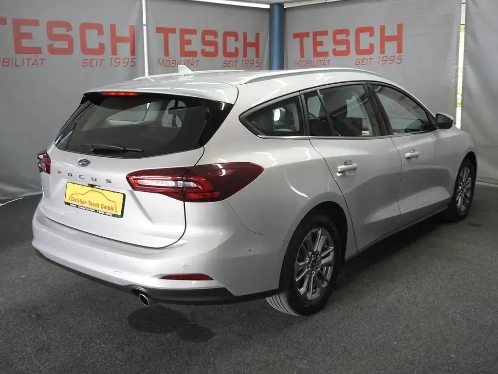 Gebraucht Ford Focus Titanium 120 PS (88 kW) 2022 Silber Limousine