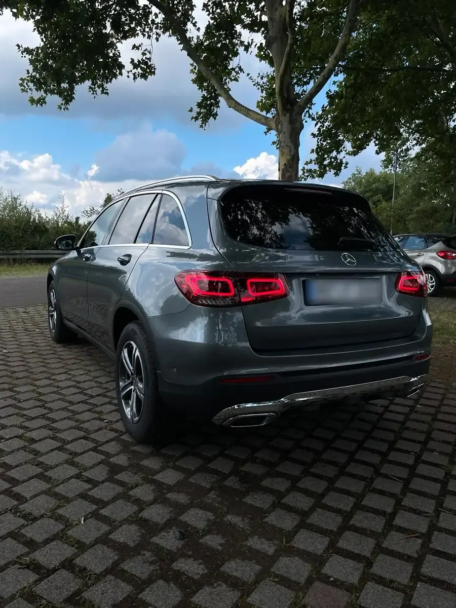 Gebraucht Mercedes GLC300 258 PS (189 kW) 2021 Grau SUV
